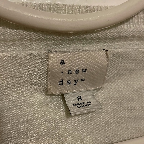 A New Day Lightweight V Neck Gray Sweater Size Small - Picture 3 of 7